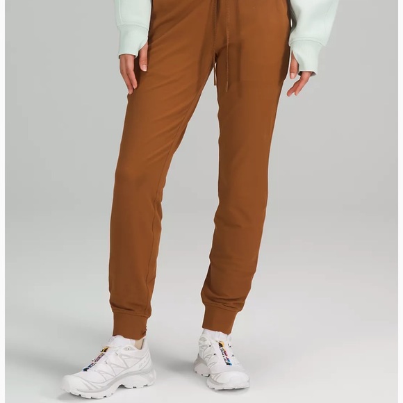 lululemon athletica Pants - BNWT Lululemon Ready to Rulu Jogger in Copper size 6